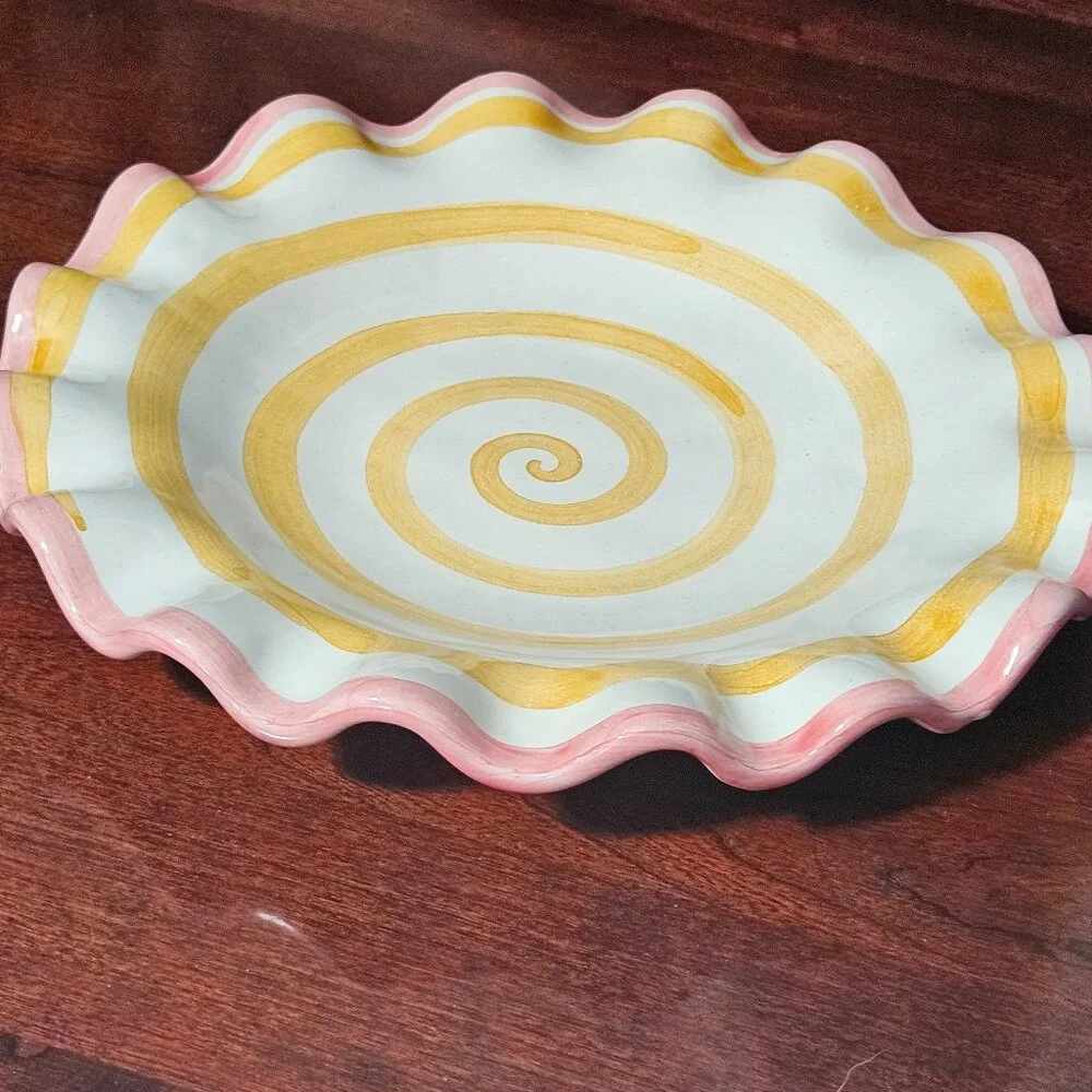 RARE MACKENZIE CHILDS BUTTERSCOTCH LOLLIPOP  AURORA FLUTED CERAMIC SALAD PLATE